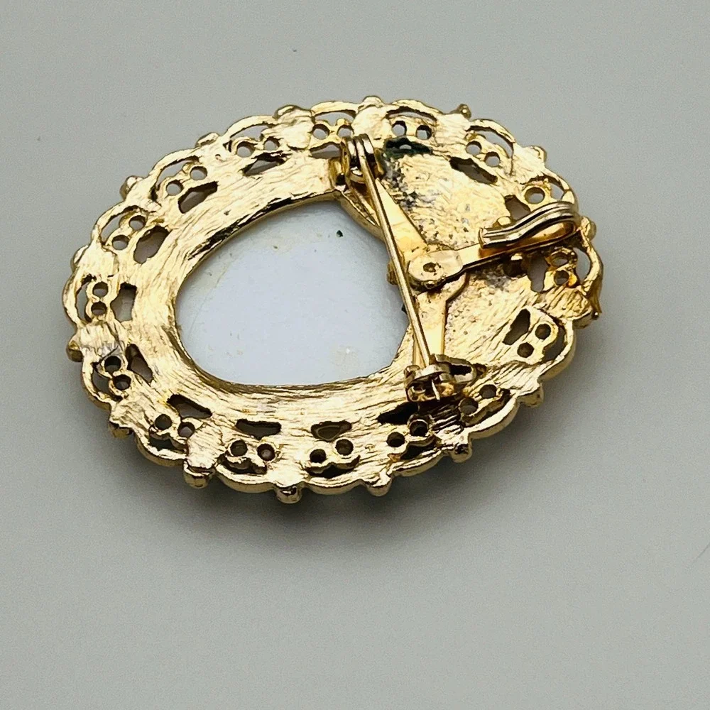 Floral Cameo Brooch Oval Filigree 1.75 Inch Gold Tone Blue‎ White